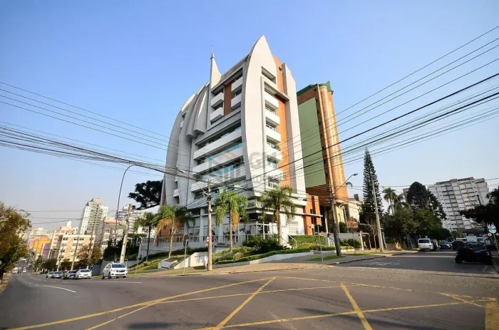 Loja Comercial no Centro / Alto da XV em Curitiba PR com 3 Vagas e 148 M²