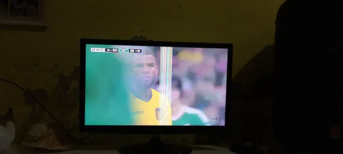 Tv monitor Samsung 27 polegadas com essas linhas na tela 