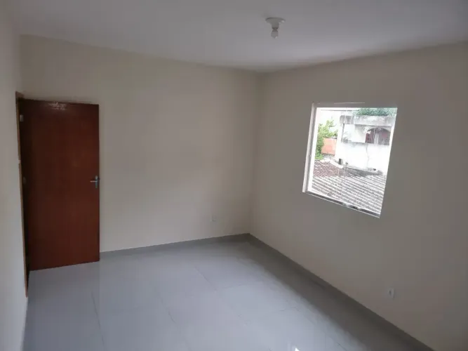 CASA COM 3 QUARTOS EM REALENGO