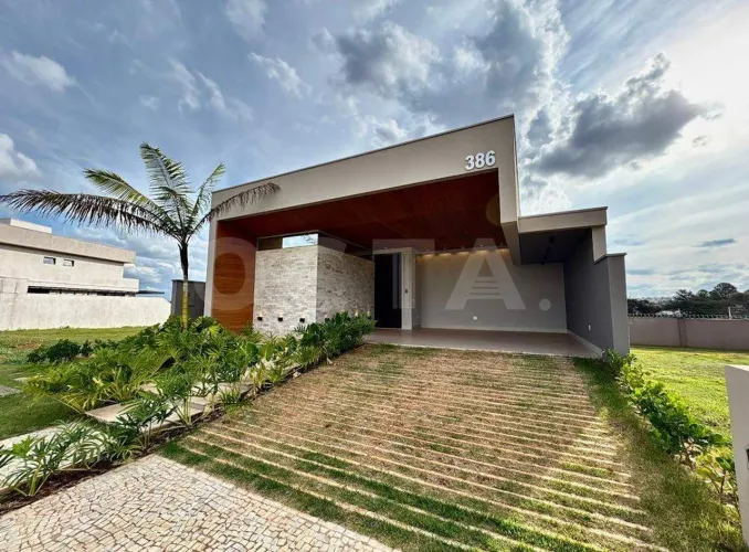 Casa de alto padrão à venda com 3 suítes e piscina  Zona Sul  Uberlândia/MG