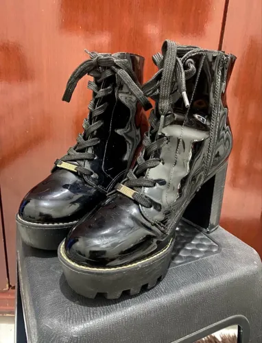 bota feminina preta verniz tratorada, bota da marca vizzano tamanho 37 festa junina