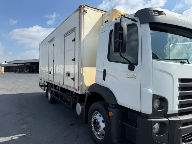 Volkswagen 17-190 / baú refrigerado 