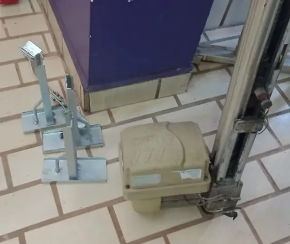 Motor para Portão Basculante Peccinin 220V com Trilho 1,60m e Suportes Novos