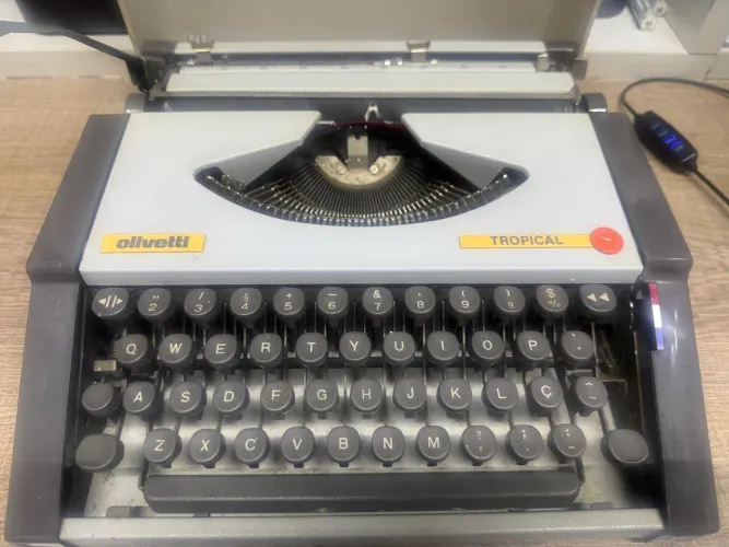 Máquina de Escrever Olivetti Tropical Vintage
