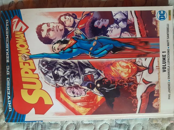 Vendo HQ Superwoman DC em bom estado.