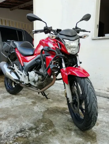 CB Twister 250 2016 no ponto de transferir