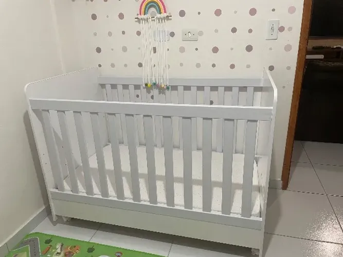 Berço que vira cama