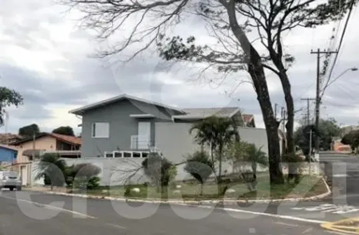 Casa com 3 quartos, suíte master, closet próximo do Taquaral em Campinas-SP.