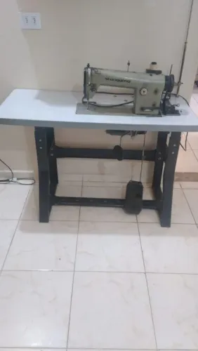 Máquina de costura reta industrial