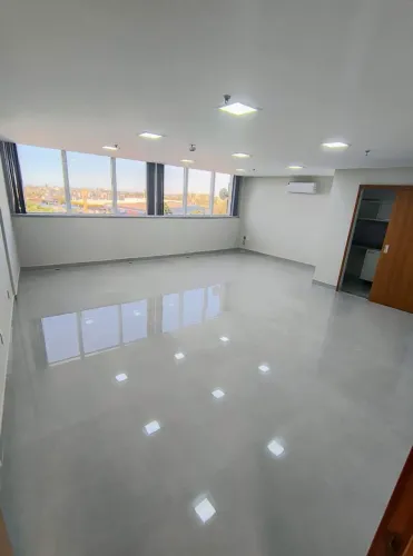 Sala comercial para locação no Shopping Mont Serrat em Colina de Laranjeiras