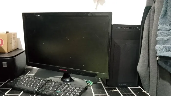 Kit de computador. Monitor,teclado, mouse e o Pc.