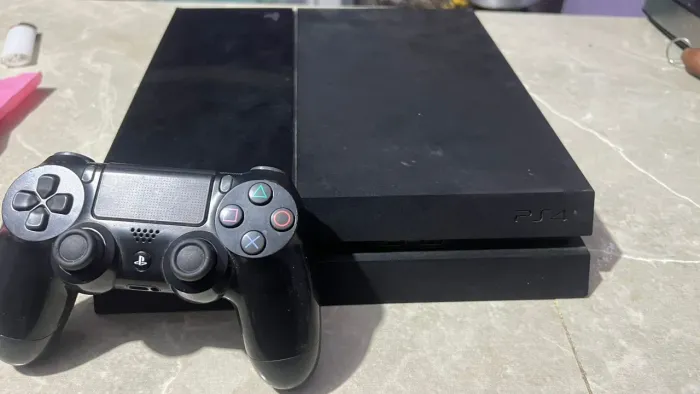 Ps4 fat com 1 controle e 5 jogos