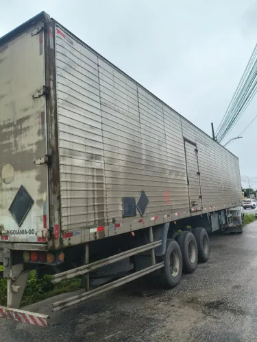 CARRETA BAÚ 3 EIXOS