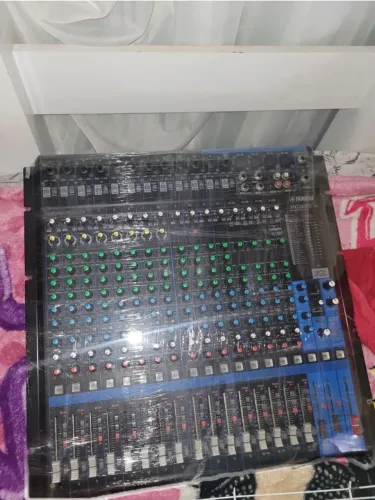 Mesa de som yamaha MG 20 XU