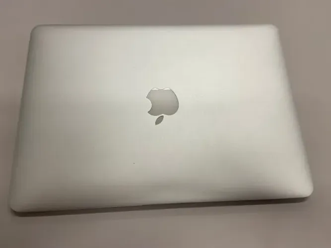 MacBook Air - Modelo: A1466 (C1MWDD9NJ1WK) - Usado