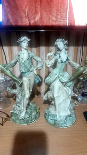 Casal de estatuetas