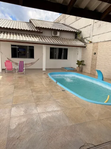 Casa com piscina a venda