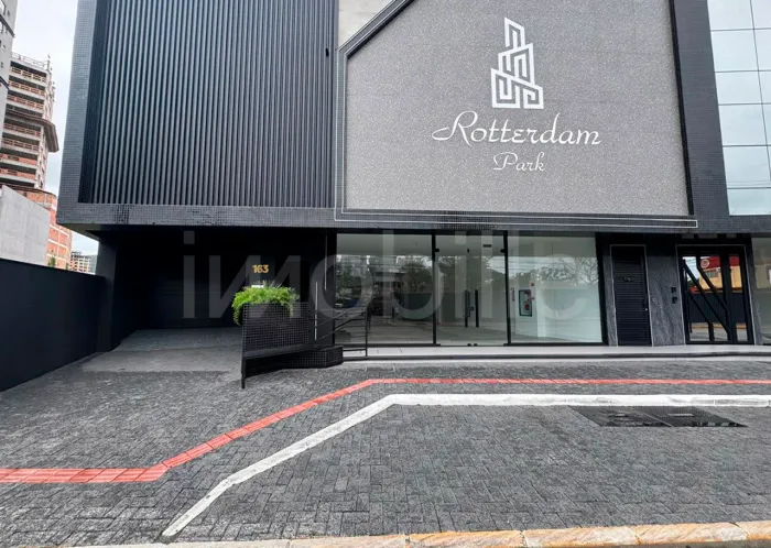 Sala comercial no edifício Rotterdam Park em Porto Belo