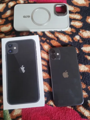 Vendo iPhone 11 impecável