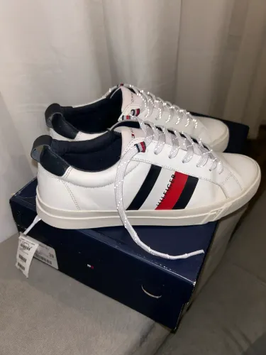 Tenis Tommy Dino