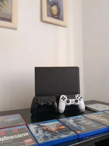 OPORTUNIDADE PS4 Fat 500GB Estado de Novo ! 2 Controles 8 Jogos