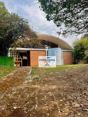 Casa com 4 quartos sendo 2 suítes à VENDA ou LOCAÇÃO na Granja Viana / Cotia - SP