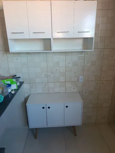 Armário de parede quatro portas + buffet pés retrô.