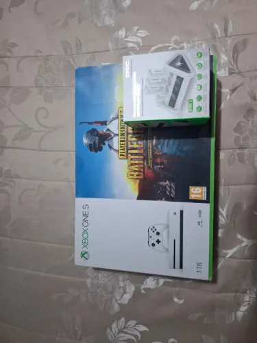 Vendo Xbox one s 1 Terá branco