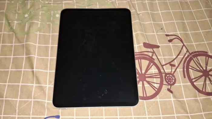 iPad A16 128GB Wi-Fi Prata | 1 Ciclo | Impecável