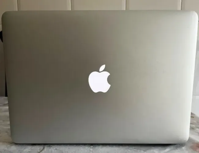 MacBook Air 13" 2017 excelente estado