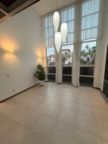Casa em cond fechado alto padrao