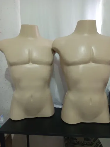 Manequim masculino - meio corpo