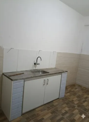 Kitnet, um quarto, cozinha e banheiro