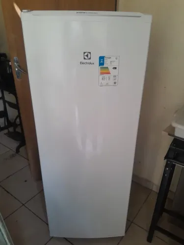 Freezer muito novo, usado pouco tempo.
