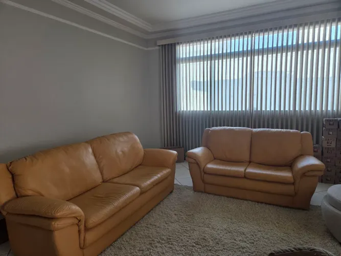 Sofá de Couro Legítimo Premium | 2 e 3 Lugares | Impecável | Uberlândia