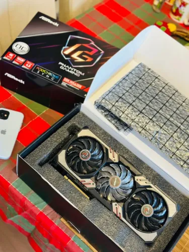  Placa de video RX 6800 Phantom Gaming 16GB GDDR6 OC - Na caixa