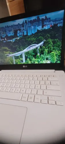Notebook LG Ultra Slim com display de 14