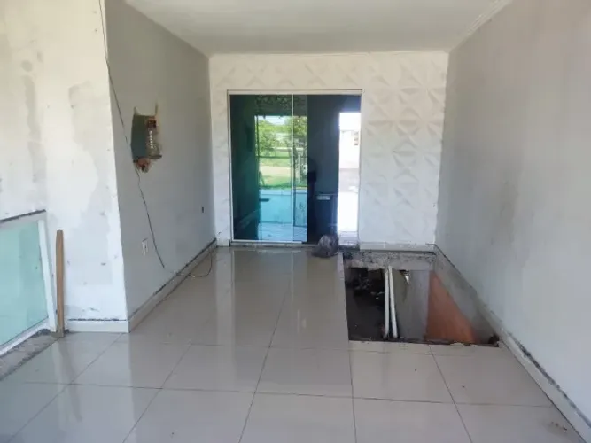 Troco casa em bezerros, vaca e carro 