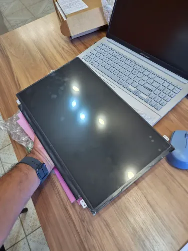 A tela  de notebook NT156WHM-N32 V8.2