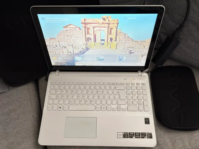 Notebook Sony VAIO Fit 15F, em ótimo estado de uso e conservação