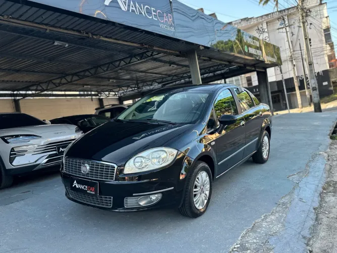 Fiat Linea Essence 1.8 Flex 16V 4P 2013