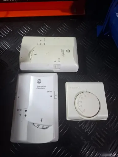 TERMOSTATO ELETRÔNICO PARA AR CONDICIONADO CENTRAL