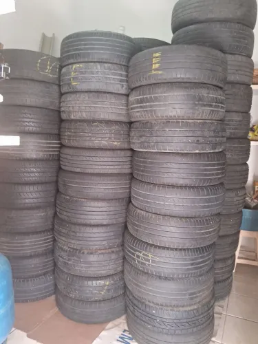Vende-se pneus seminovos 14,15,16 e 17.