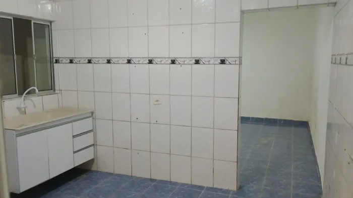 ALUGA-SE  BARATO   P/  MULHER SOLTEIRA 