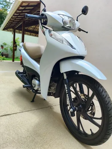 OPORTUNIDADE ÚNICA! Moto praticamente zerada - apenas 300 km rodados