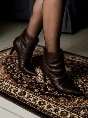 N:35 Bota feminina Arezzo Couro marrom