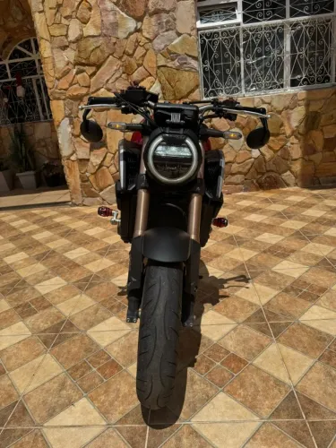 Honda CB 650R 2023 Vermelha