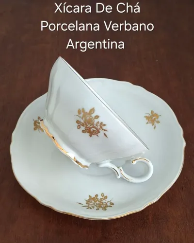 Xícara de chá clássica porcelana Verbano Argentina com flores douradas para colecionadores