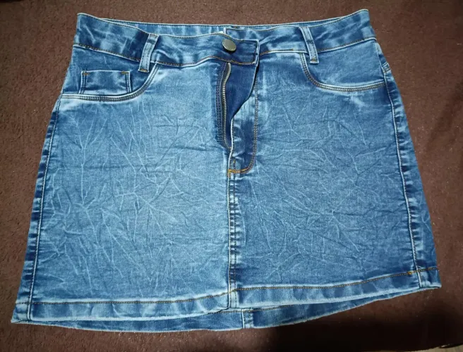 Linda saia jeans número 44 com elastano