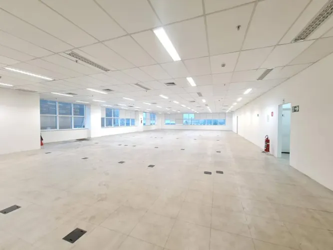 Sala comercial na Rua Samaritá, N. 1117 - 1º Andar  1820 m²